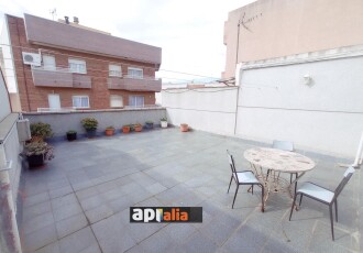 Unifamiliar adosada – Cornellà de Llobregat 165.00 m2 photoOne